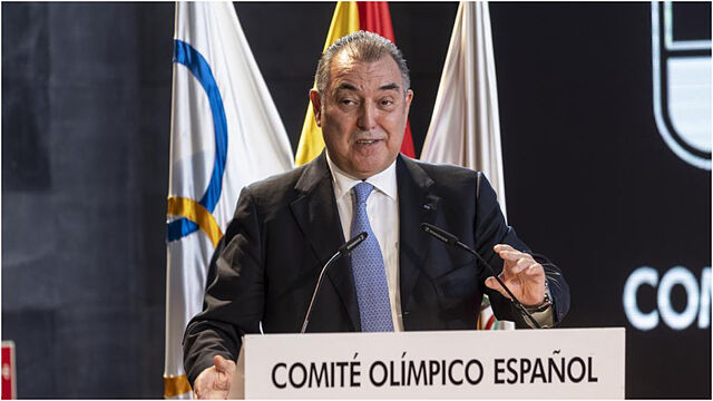 Frank Gonz�lez, en el acto en el COE.