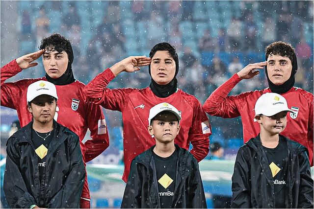 Las futbolistas iran�es en la Copa de Asia.