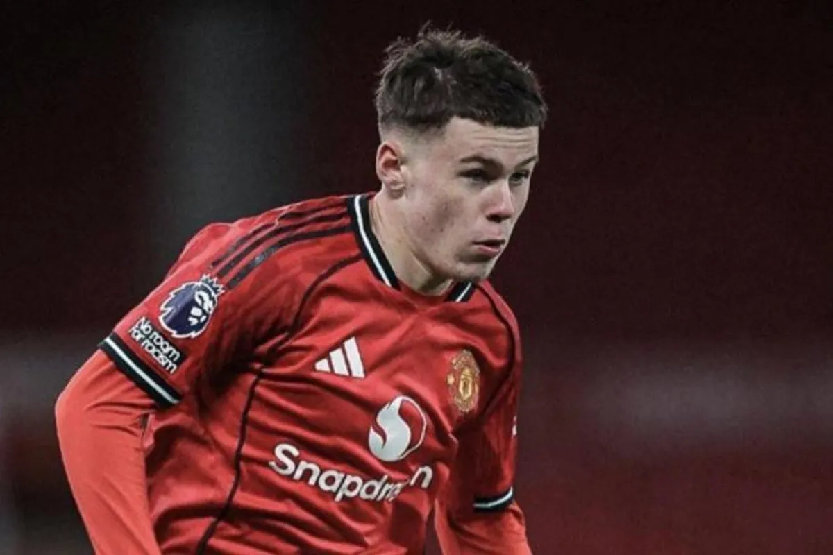 Rooney's name debuts at Old Trafford as Kai makes his debut and Wayne applauds: "Proud of you"