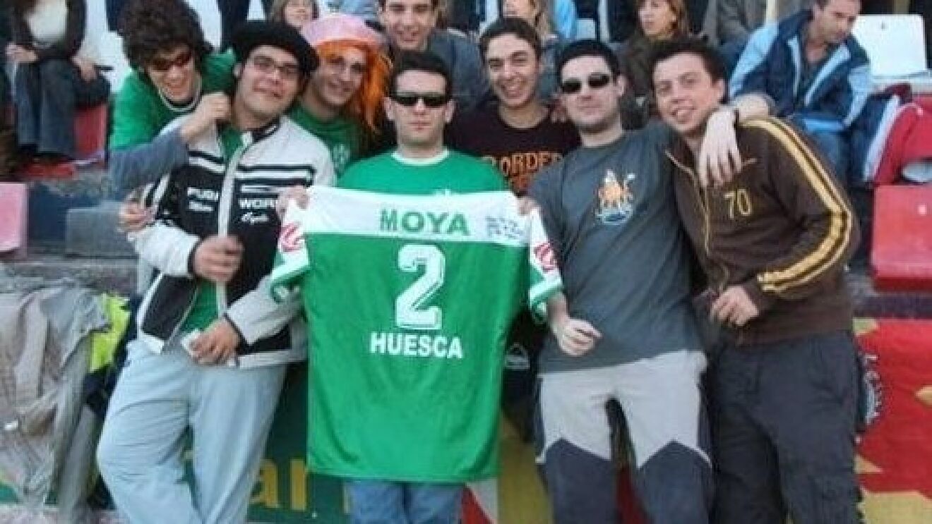 "Si nos hubieran dicho que algún día iríamos a ver al Huesca en avión, no lo habríamos creído"