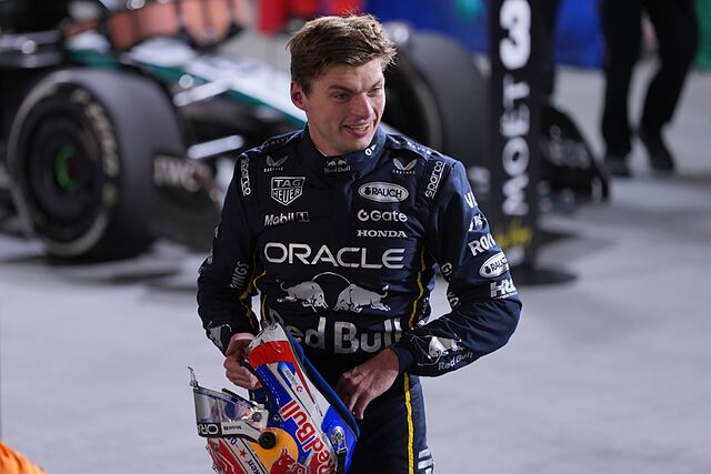 Max Verstappen celebrando su victoria en el GP de Las Vegas.