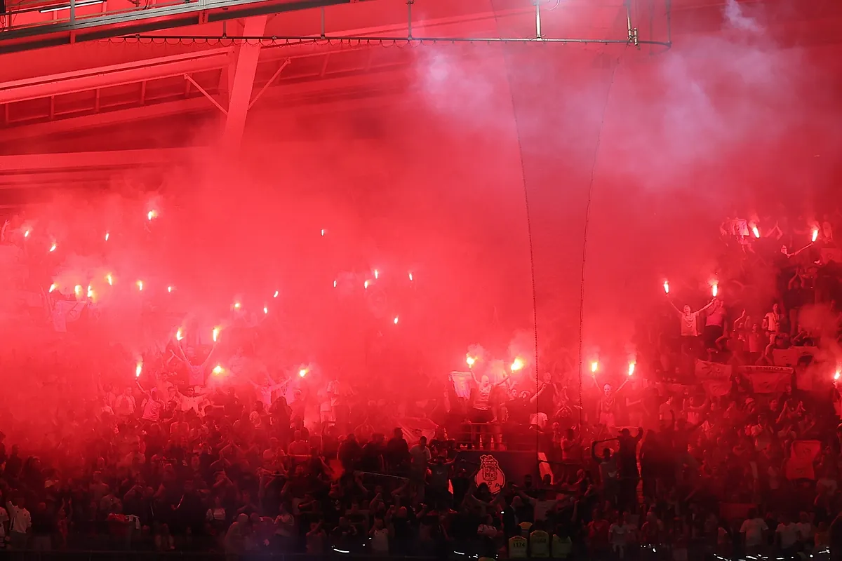 Benfica fans clash with riot police before Real Madrid showdown