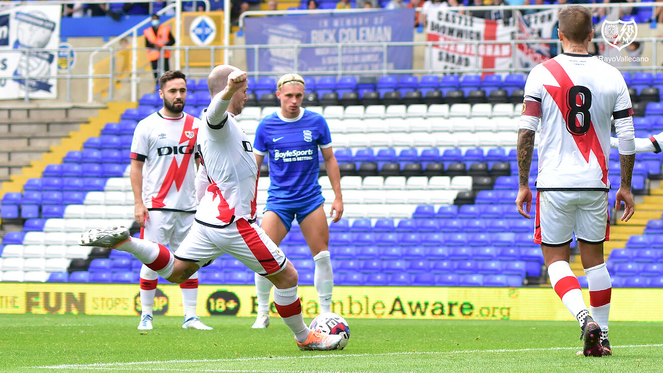 Isi remata a puerta. FOTO: RAYO VALLECANO