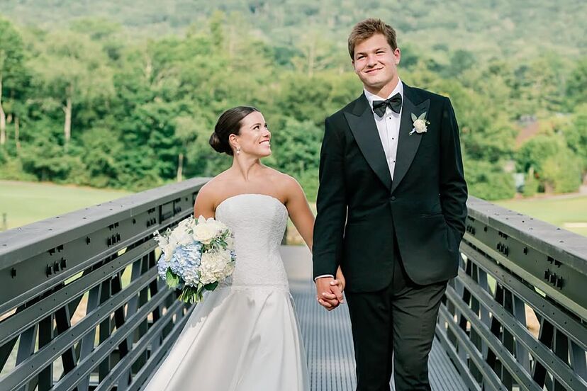 Drake Maye and his wife Ann Michael Hudson share the joy of their wedding  and make a huge gesture of generosity | Marca