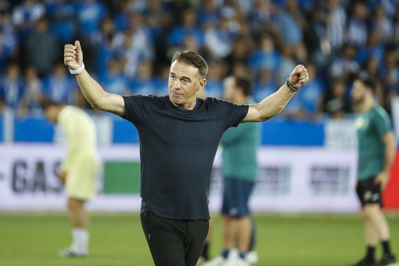 Luis Garc�a Plaza celebra el pase a la final sobre el verde de...