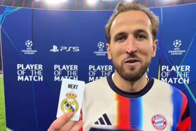 Harry Kane muestra la carta con el pr�ximo rival del Bayern en Champions.