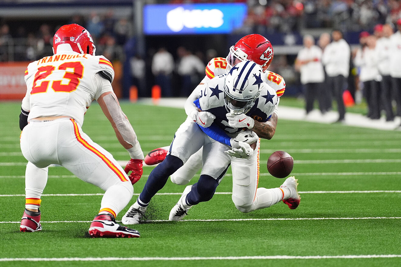 George Pickens fumbles as he is hit by Trent McDuffie Drue Tranquill