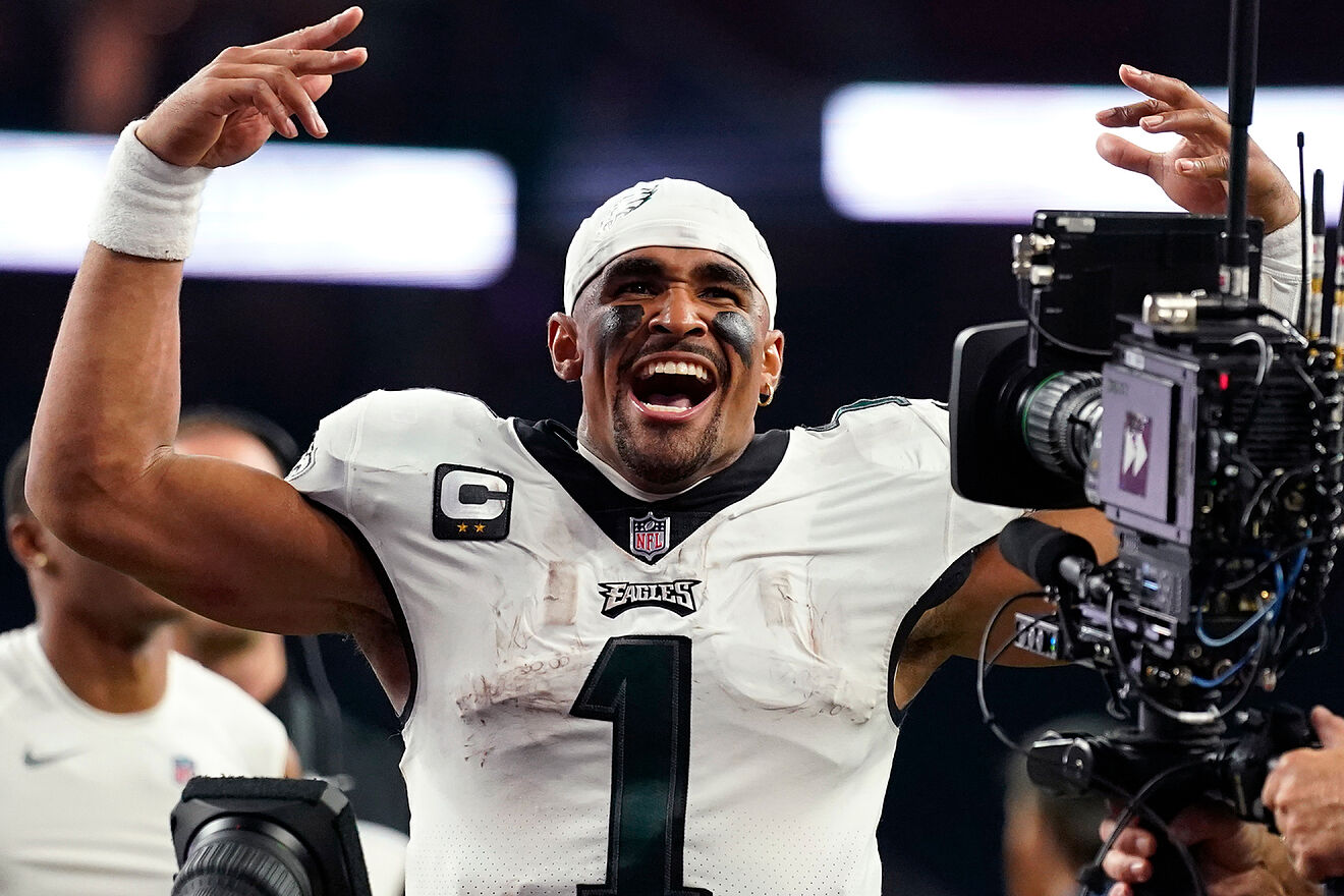 Eagles' DeVonta Smith fires back at Darius Slay over Jalen Hurts' exclusion from QB elite