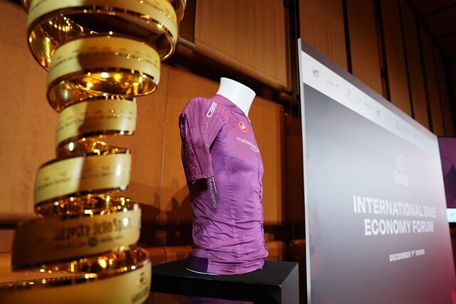 El Senza Fine, luciendo ante c�mara.