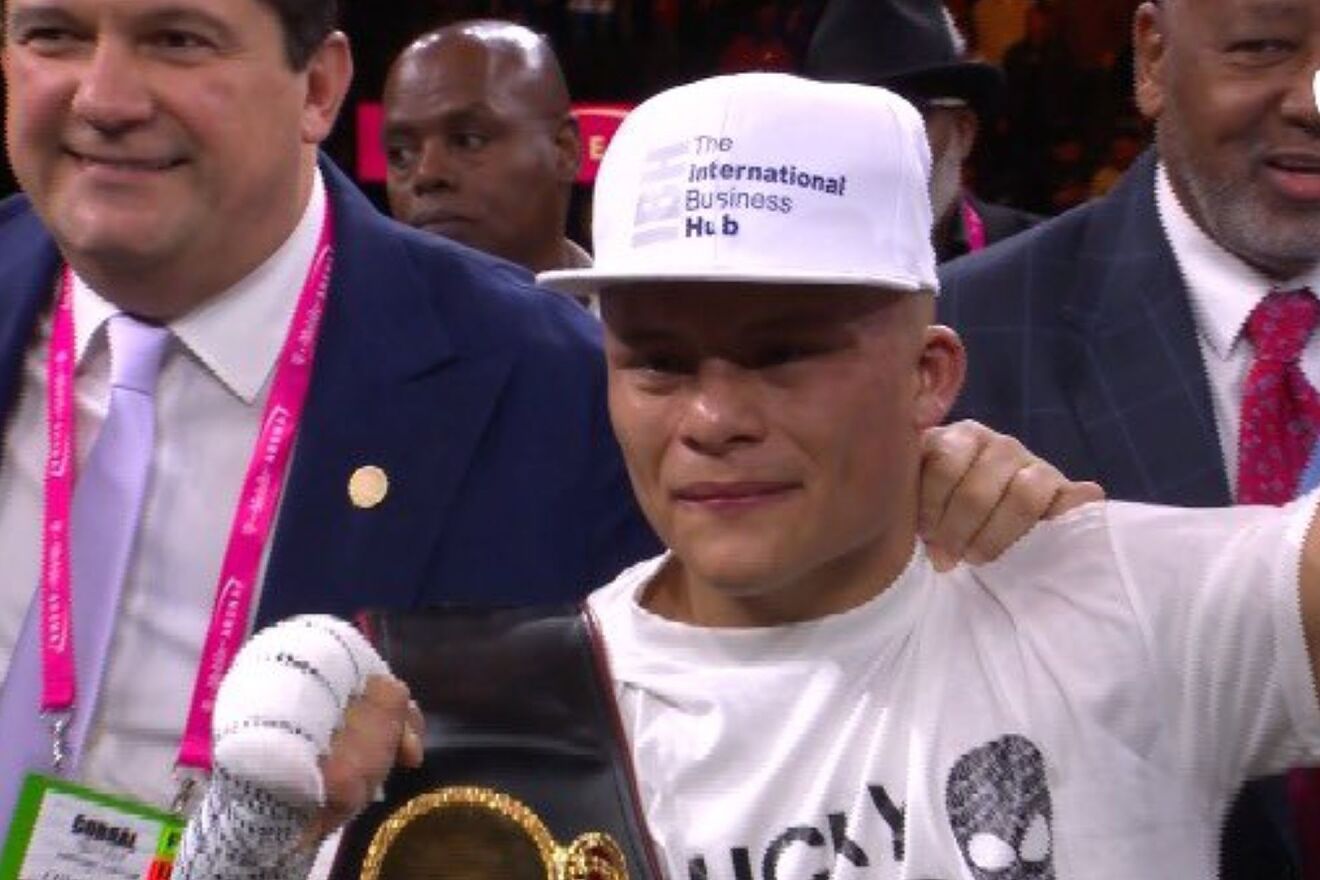 Pitbull Cruz TKOs Rolly Romero to claim WBA super lightweight title...