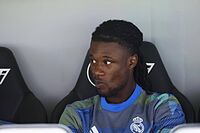 Camavinga, en el banquillo del Bernab�u en el partido ante el Alav�s.