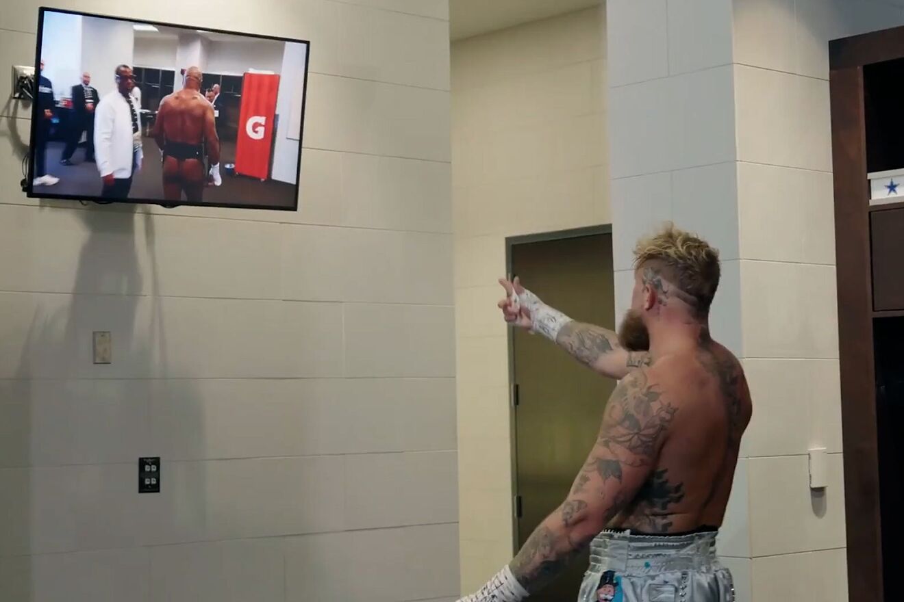 Jake Paul freaks out after Netflix shows Mike Tyson's buttocks right...