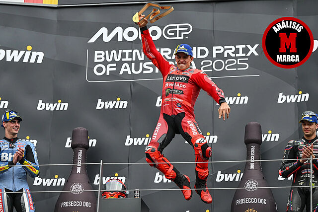 Marc M�rquez salta en el podio de Austria.