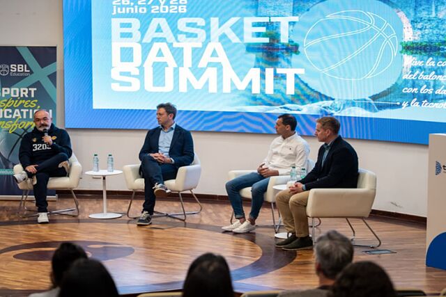 Acto de presentaci�n del Basket Data Summit Ourense 2026 en el Tecnopole de Ourense. De izquierda a derecha: Moncho L�pez (entrenador, COB), �scar Y��ez (director, SBL Education), Enrique �lvarez (asesor de Deportes, Diputaci�n de Ourense) y Diego Regueira (presidente, COB). Foto: �scar Pinal.