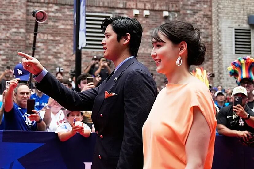 Shohei Ohtani's wife, Mamiko Tanaka, turns heads in a stylish dress in  unexpected appearance | Marca