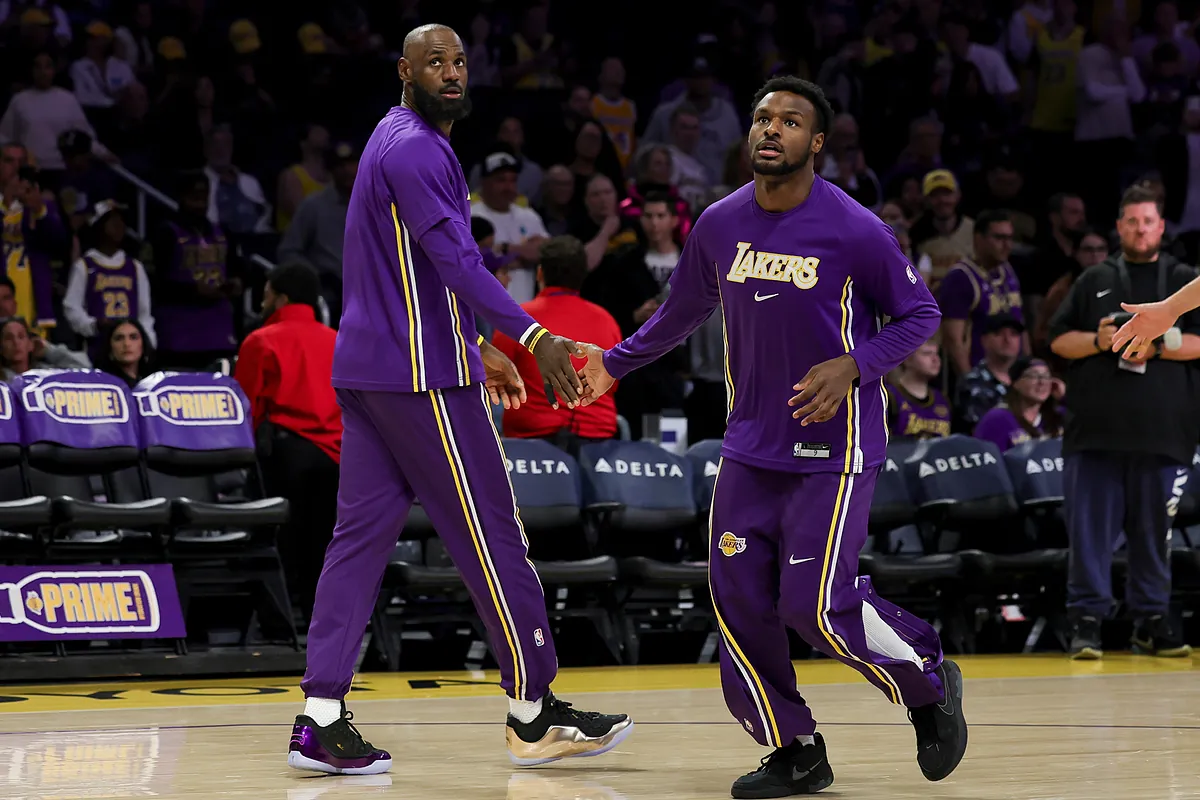 LeBron James channels dad mode, scolds son Bronny on court in Lakers defeat