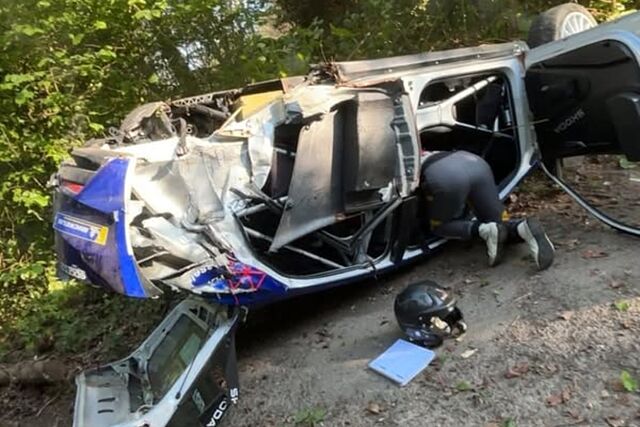 El coche de Jos Verstappen accidentado
