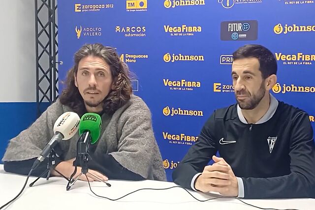 Javi Poves, a la izquierda, con Julio, que ser� entrenador del Moscard� hasta final de temporada.