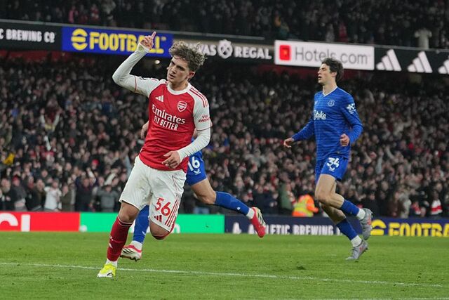 Max Dowman celebra su gol contra el Everton.