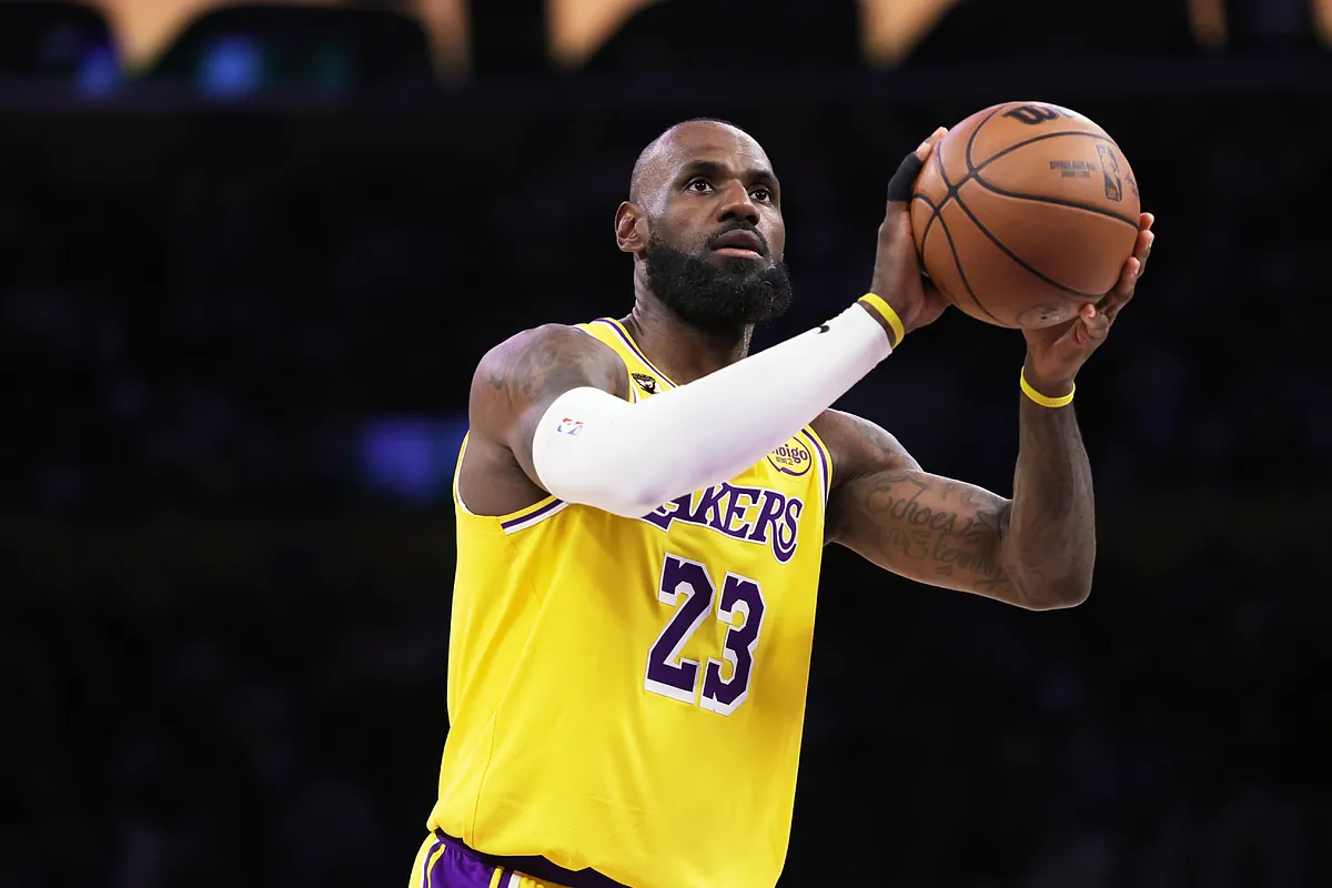 LeBron James ruled out as Lakers face defining moment in playoff race