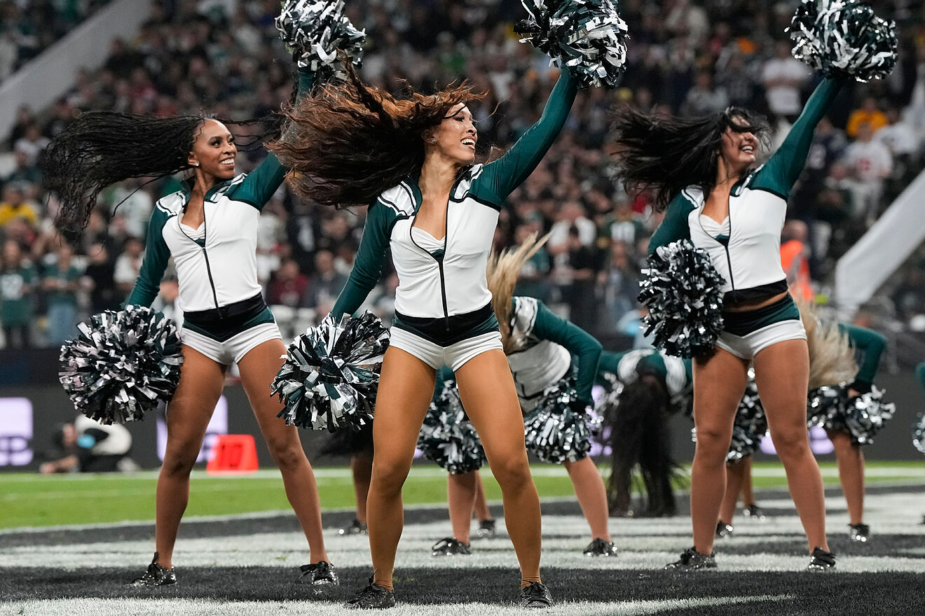 Eagles cheerleaders