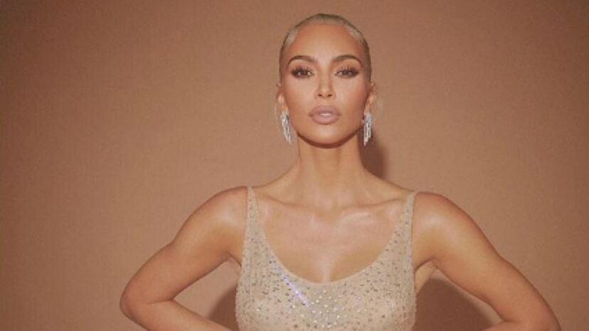 Kim Kardashian is accused of leaving parts of Marilyn Monroe's dress  'hanging by a thread' after wearing it | Marca