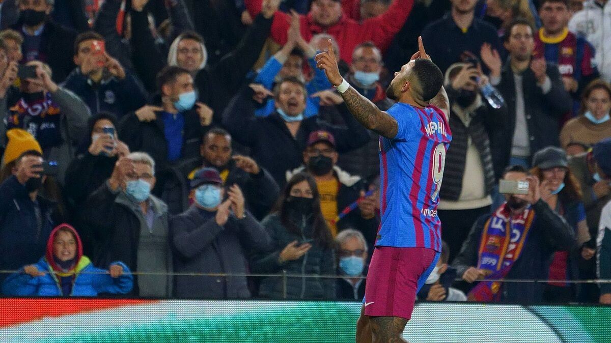 Memphis salva con un penalti un gris estreno del Barça de Xavi | Marca