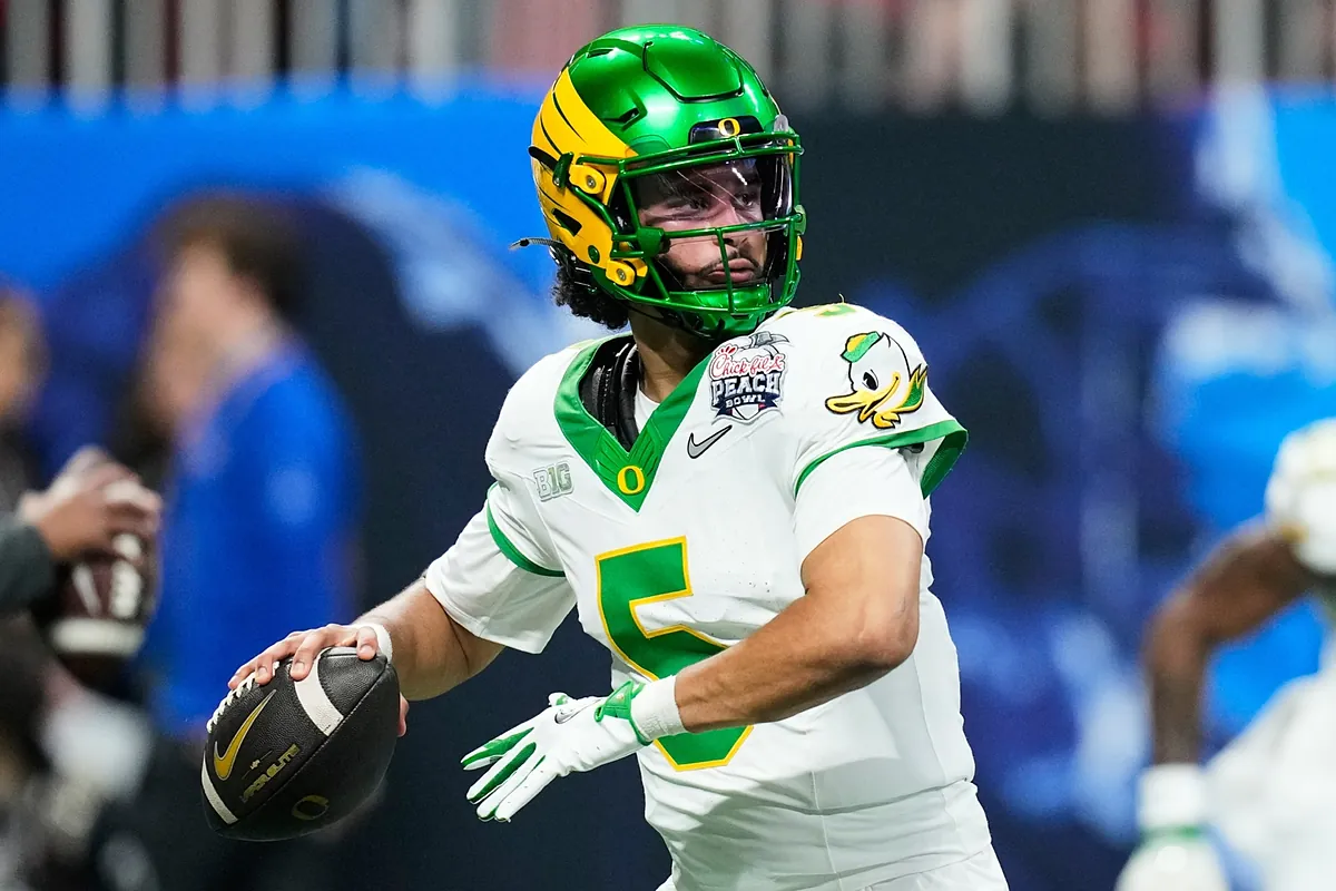 Dante Moore embraces the challenge as Dylan Raiola joins Oregon's QB room