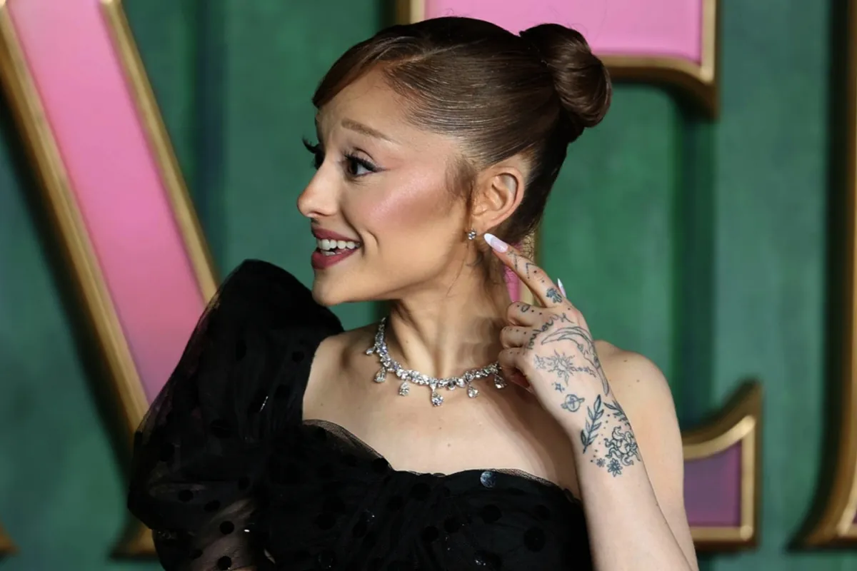 Singapore deports Australian fan who lunged at Ariana Grande