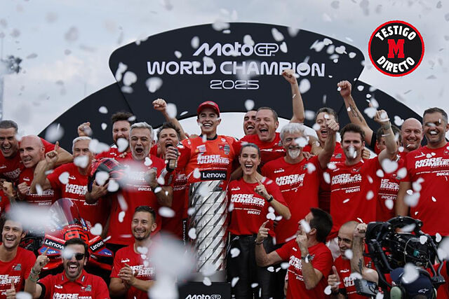 Marc M�rquez celebra con Ducati el t�tulo, en Motegi.
