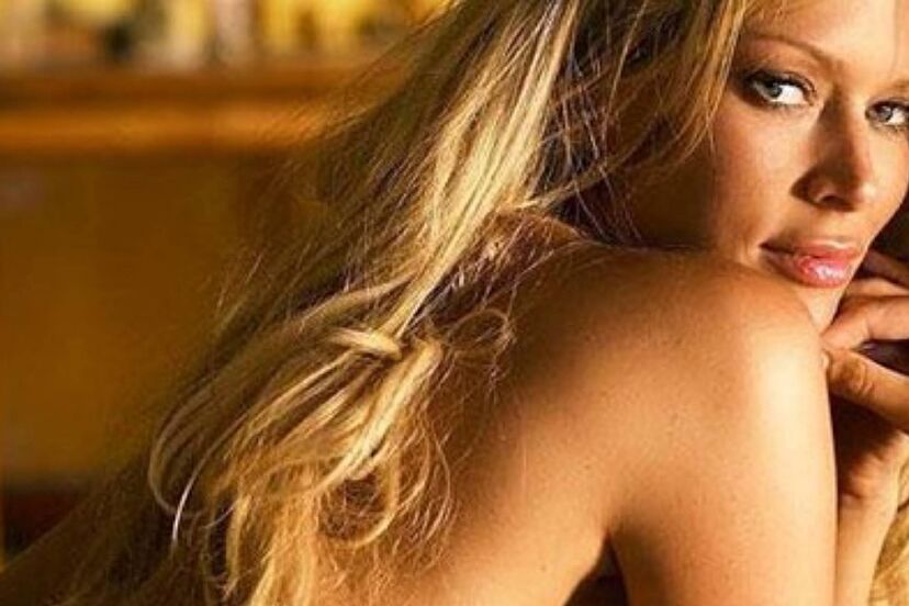 Keksa ayollarning yalangoch mushuklari Banan bilan xotini haqida video