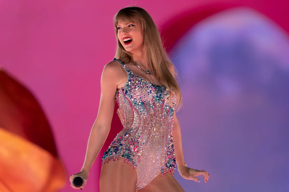 Did Taylor Swift leave an Easter egg in her outfit? Fans debate whether it's Travis Kelce or her music career