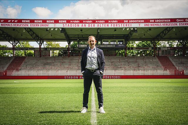Mauro Lustrinelli posa como nuevo entrenador de Uni�n Berl�n