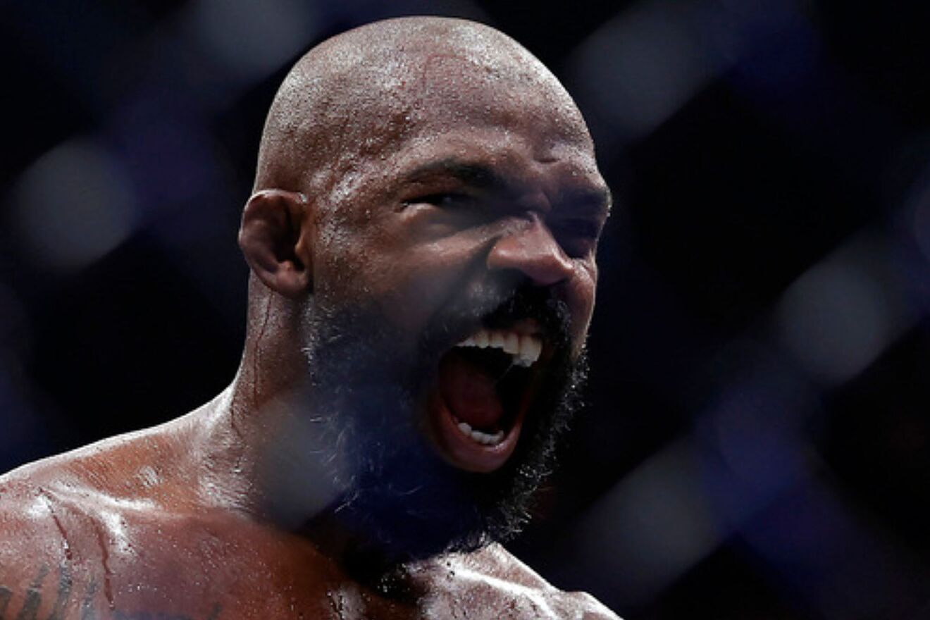 Former UFC heavyweight champion Jon Jones puts a fan to sleep in scary...