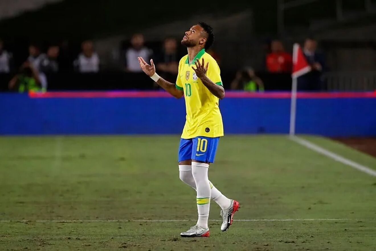 Neymar buys Pele's brand: the legacy of the 'King of football' now in...