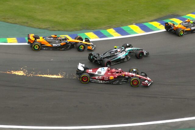 Momento del toque a tres entre Piastri, Antonelli y Leclerc.