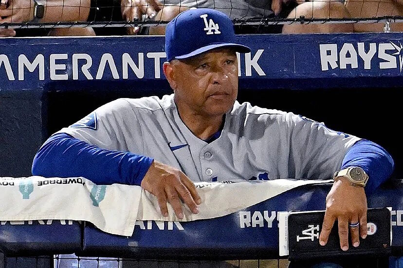 Dave Roberts receives bad news that only complicates the Dodgers' season  and puts their MLB dominance at risk | Marca