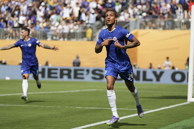 Joao Pedro celebra su gol contra el PSG en la final del Mundial de Clubes.