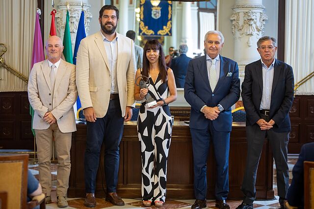 Bego�a Fleitas recibe el premio Manuel Alc�ntara