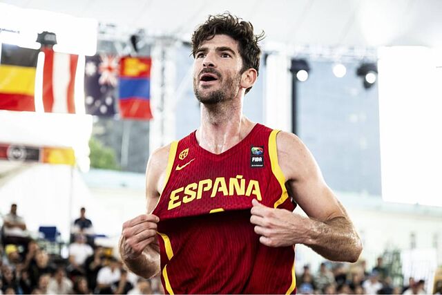Carlos Mart�nez celebra una victoria de la selecci�n 3x3.