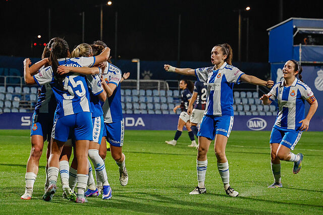 Las jugadoras del Espanyol celebran el gol de Baradad ante el Eibar