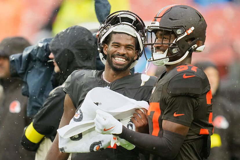 Jimmy Haslam's grandchildren are mistaken for young fans wearing Shedeur  Sanders T-shirts | Marca