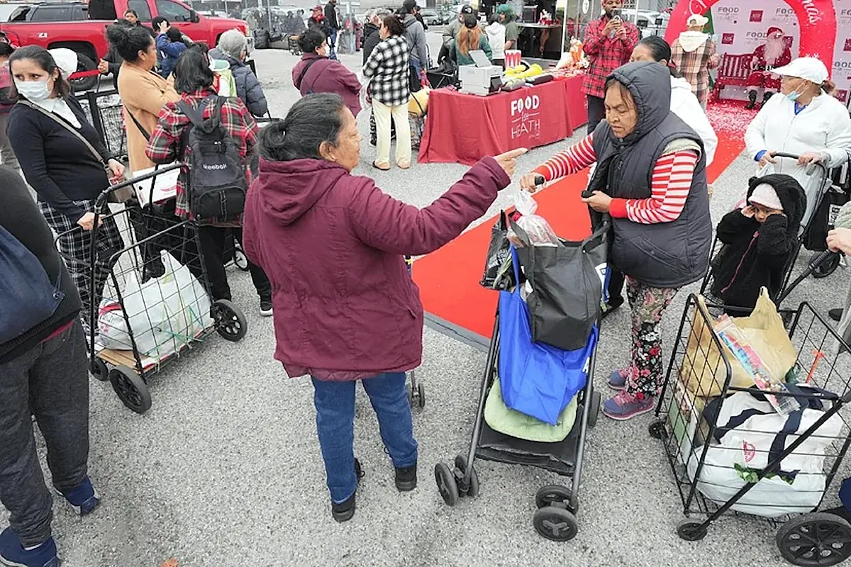 Who is eligible for New Mexico's new food assistance program for immigrants?