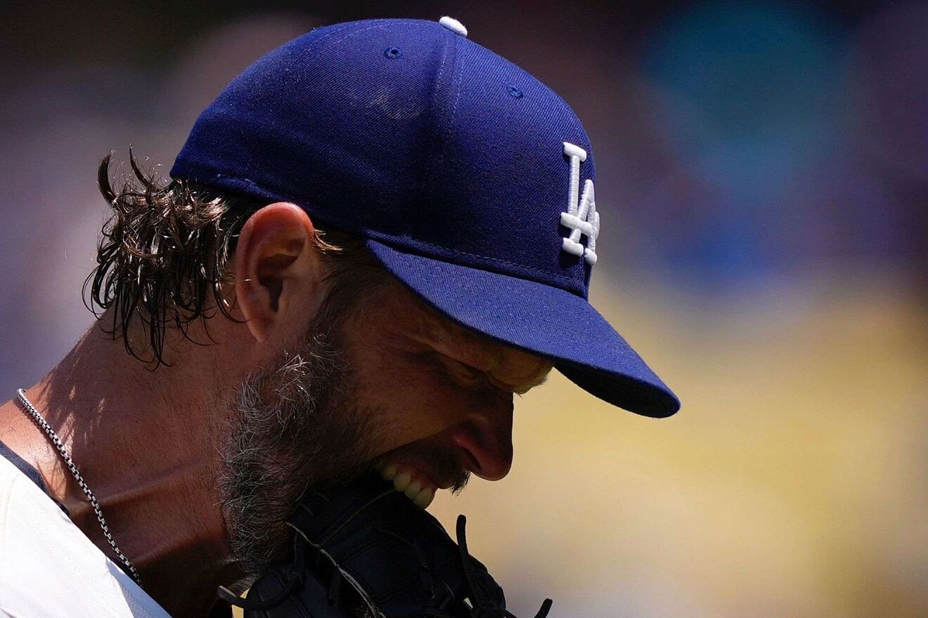 Clayton Kershaw has an epic meltdown after the Dodgers take him out of...
