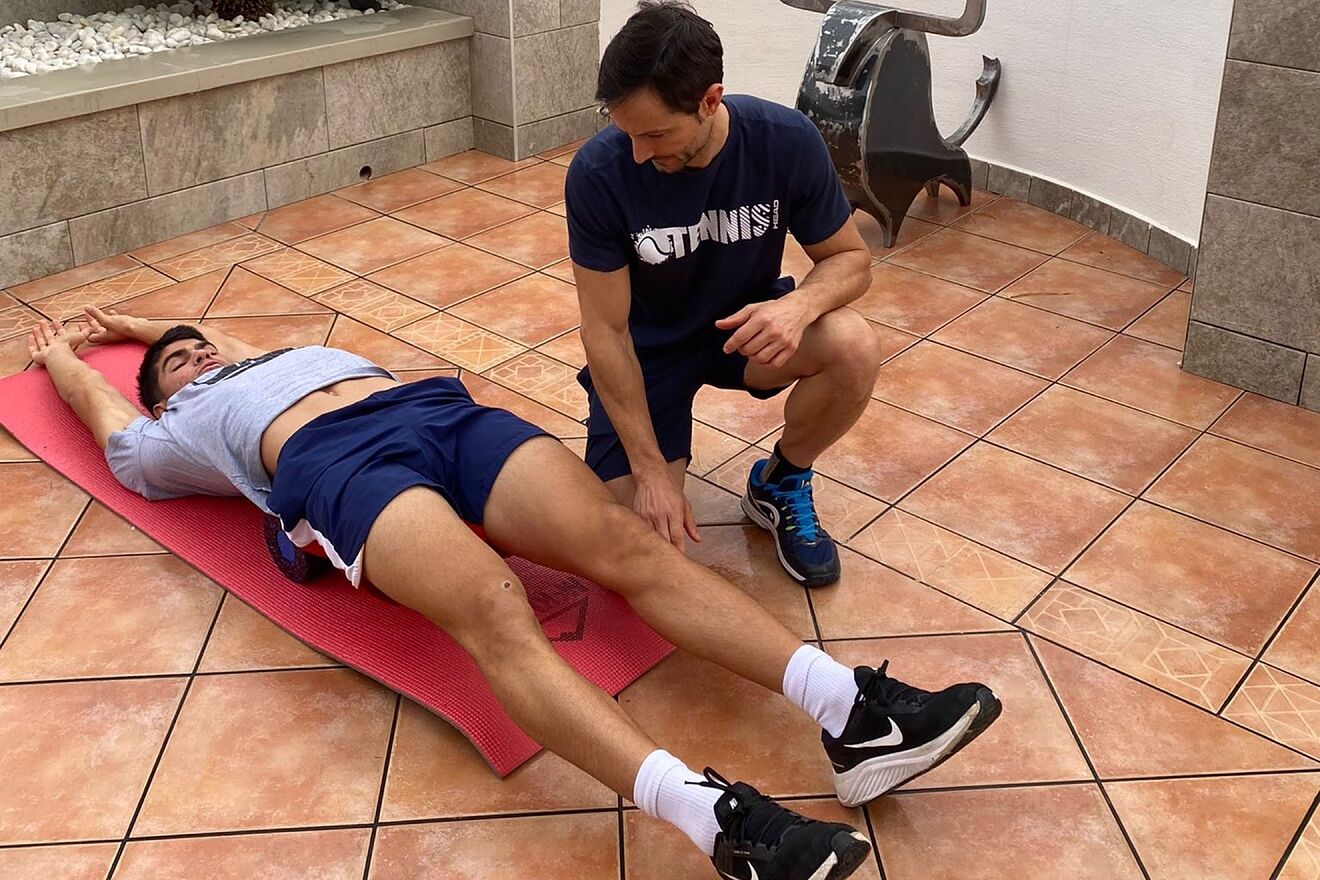 Alcaraz sigue recuper�ndose del abdominal con su fisio Juanjo Moreno