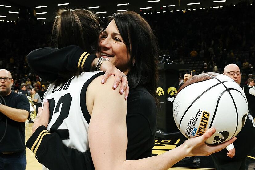 Caitlin Clark's mom gets a special nod on Mother's Day | Marca