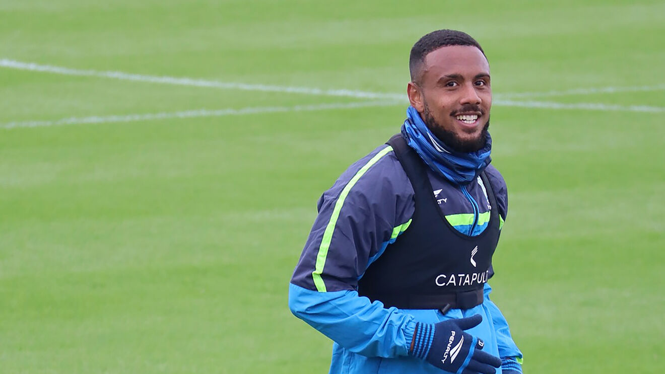 Riuler Oliveira durante un entrenamiento con el Shonan Bellmare.