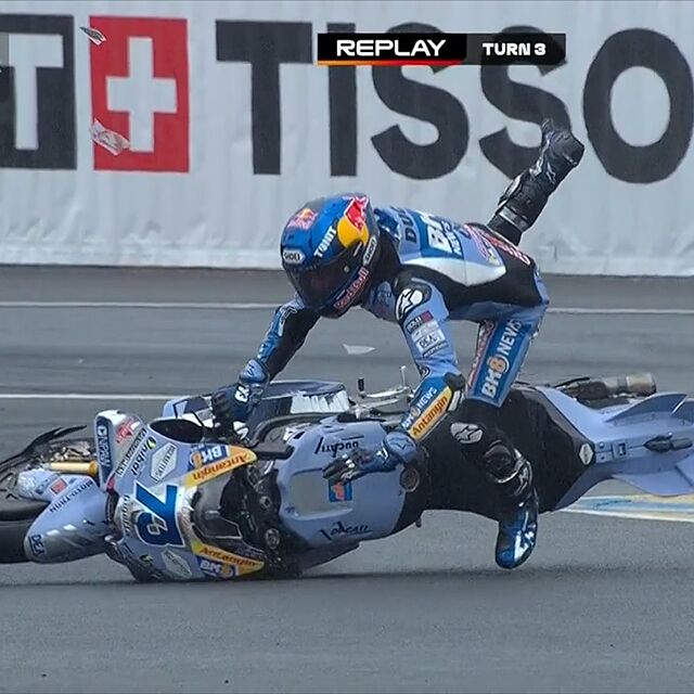 �lex M�rquez al suelo, en su primera ca�da-