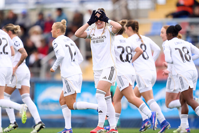 Athenea del Castillo celebra un gol esta temporada
