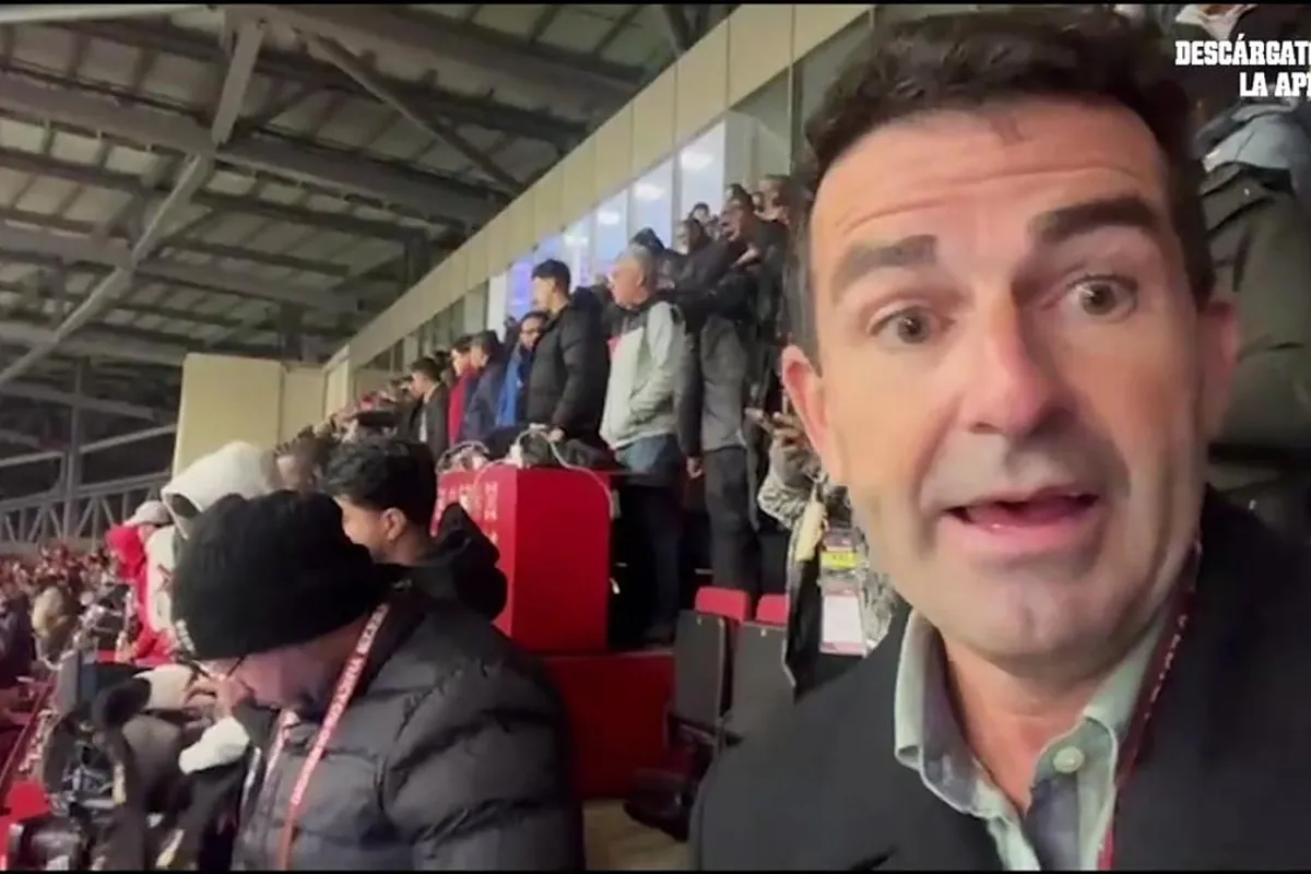 Senegal walk off the pitch after penalty awarded to Morocco in 98th minute... but eventually return